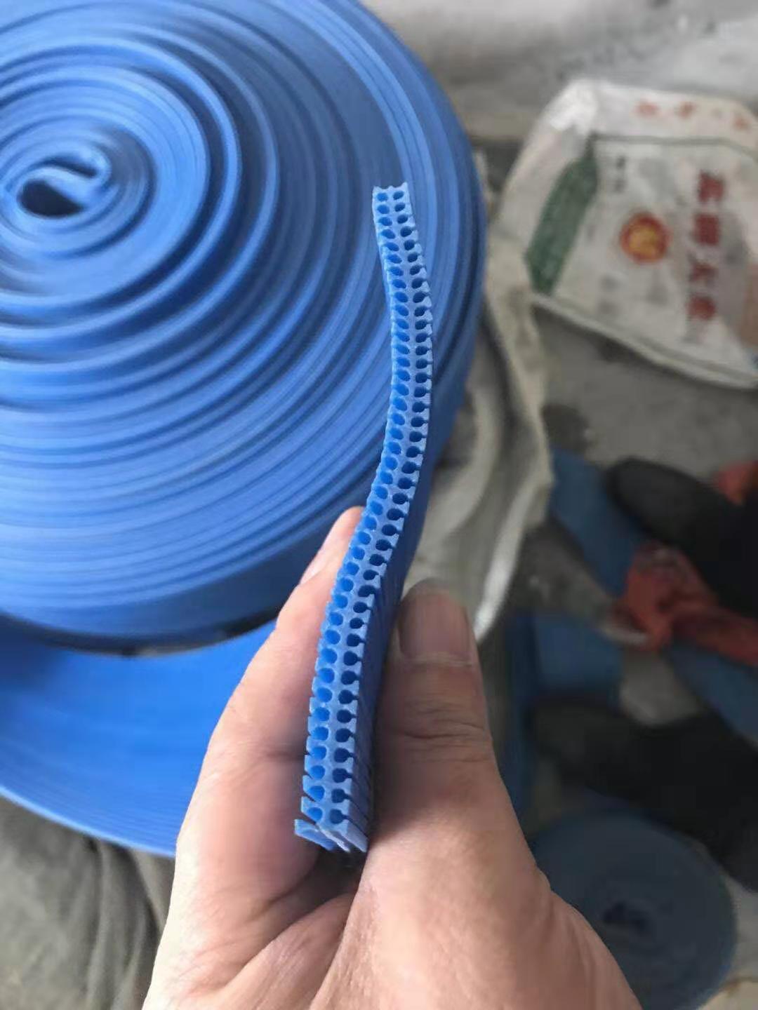 雙齒毛細排水板}